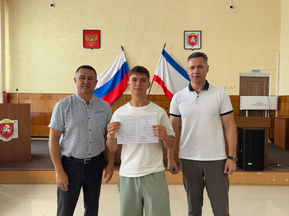 Александр Дудинов: 19 школьников успешно прошли обучение и получили заветные сертификаты вожатого Александр Дудинов: 19 школьников успешно прошли обучение и получили заветные сертификаты вожатого