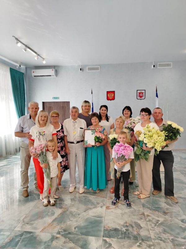 Мы продолжаем делиться с вами вдохновляющими историями любви, примерами, которые словно маяки указывают путь к семейному счастью Мы продолжаем делиться с вами вдохновляющими историями любви, примерами, которые словно маяки указывают путь к семейному счастью