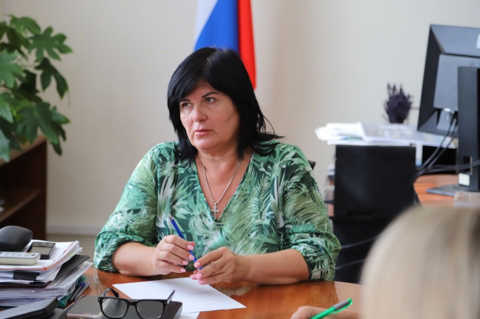 Празднование предстоящего Дня Государственного флага Российской Федерации обсудили на оргкомитете с участием главы муниципального образования - председателя Бахчисарайского районного совета Ольги Урайкиной и главы... Празднование предстоящего Дня Государственного флага Российской Федерации обсудили на оргкомитете с участием главы муниципального образования - председателя Бахчисарайского районного совета Ольги Урайкиной и главы...