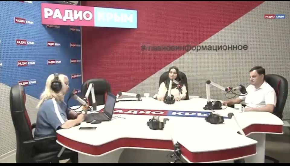 В Песчаном в течении недели работал межнациональный лагерь «Крым собирает друзей» В Песчаном в течении недели работал межнациональный лагерь «Крым собирает друзей»