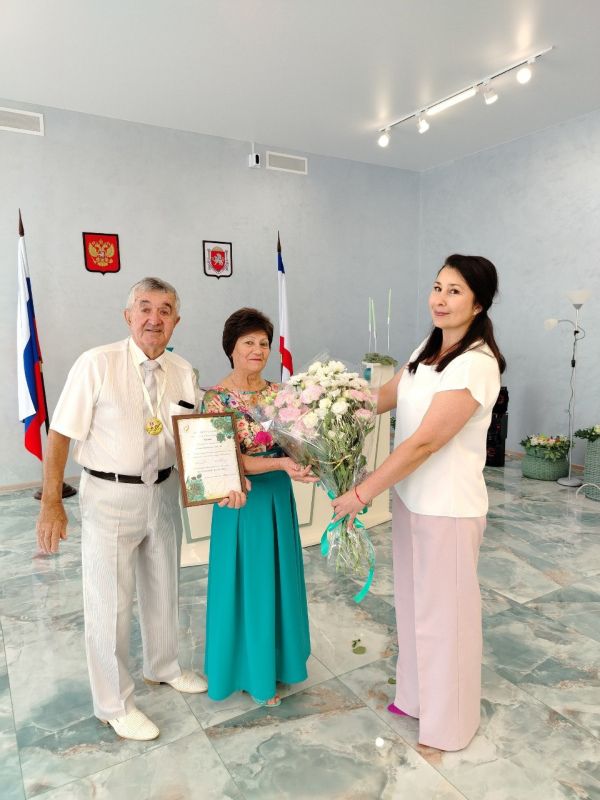 Мы продолжаем делиться с вами вдохновляющими историями любви, примерами, которые словно маяки указывают путь к семейному счастью Мы продолжаем делиться с вами вдохновляющими историями любви, примерами, которые словно маяки указывают путь к семейному счастью