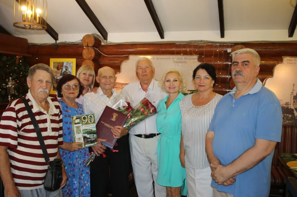 Сегодня 89-летие отмечает участник боевых действий Владимир Андреевич Набока и 90-летний юбилей - член президиума совета Феодосийского городского общества ветеранов, председатель комитета ветеранов военной службы Александр... Сегодня 89-летие отмечает участник боевых действий Владимир Андреевич Набока и 90-летний юбилей - член президиума совета Феодосийского городского общества ветеранов, председатель комитета ветеранов военной службы Александр...