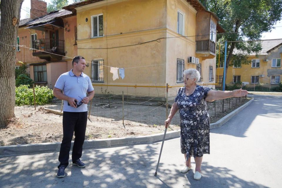 Завершено благоустройство придомовых территорий по ул. Казакова, 47, 45, 43,41, 39, 35, 35А, ул. Войкова, 21,19, ул. Радио, 23, 21, ул. Сакко, 14, 16,12/19, ул. Славы, 2, 4, 6, 8 Завершено благоустройство придомовых территорий по ул. Казакова, 47, 45, 43,41, 39, 35, 35А, ул. Войкова, 21,19, ул. Радио, 23, 21, ул. Сакко, 14, 16,12/19, ул. Славы, 2, 4, 6, 8