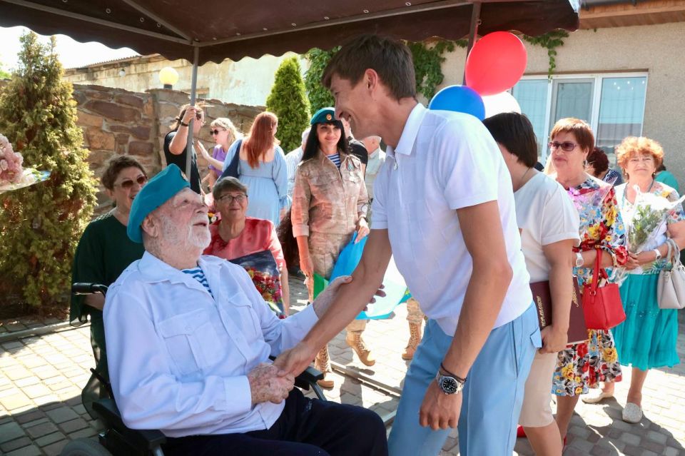 � ����� �������� 100-������ ������ �������� ������� ������������� ����� ˸���� ��������� ���������