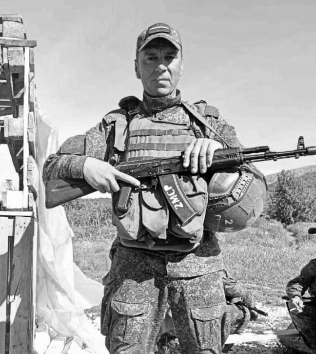 Михаил Развожаев: Проводили в последний путь командира отделения, матроса Василия Владимировича Снегирёва и заместителя командира взвода — командира отделения, гвардии младшего сержанта Сергея Викторовича Легчилина Михаил Развожаев: Проводили в последний путь командира отделения, матроса Василия Владимировича Снегирёва и заместителя командира взвода — командира отделения, гвардии младшего сержанта Сергея Викторовича Легчилина