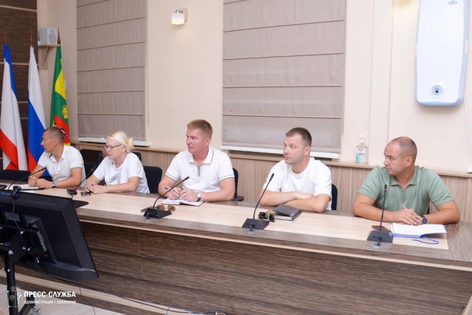 В Евпатории прошло еженедельное совещание с руководителями ресурсоснабжающих и коммунальных предприятий, на котором обсуждались актуальные вопросы жизнедеятельности города В Евпатории прошло еженедельное совещание с руководителями ресурсоснабжающих и коммунальных предприятий, на котором обсуждались актуальные вопросы жизнедеятельности города