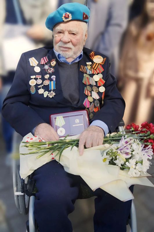 ��������� ��������: ������� ���� 100-������ ������ �������� ������� ������� ������������� �����, �������� ������ ��������, �������� ��������� ���������� ������ ���������� ���� ����� �������� ��������