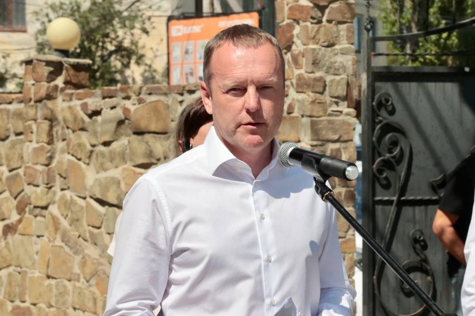 � ����� �������� 100-������ ������ �������� ������� ������������� ����� ˸���� ��������� ���������