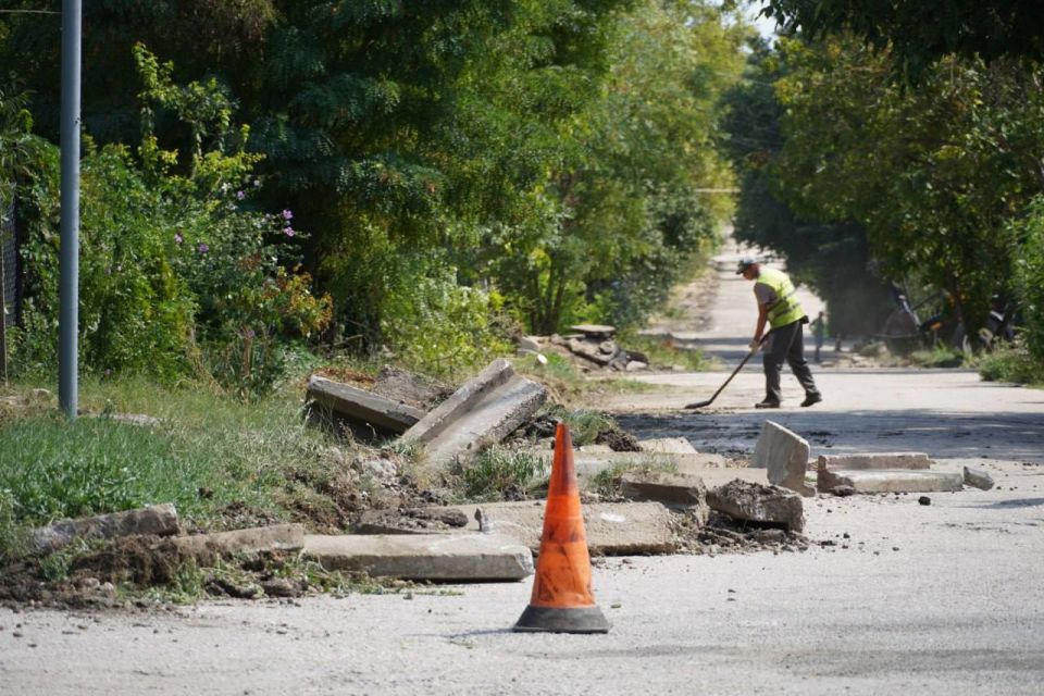 В городе продолжаются работы по ремонту улично-дорожной сети В городе продолжаются работы по ремонту улично-дорожной сети
