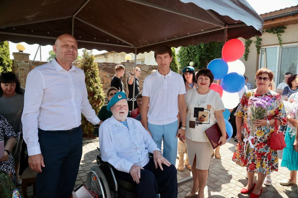 � ����� �������� 100-������ ������ �������� ������� ������������� ����� ˸���� ��������� ���������