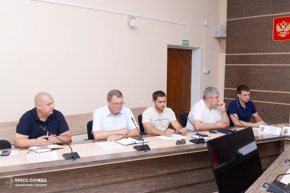 В Евпатории прошло еженедельное совещание с руководителями ресурсоснабжающих и коммунальных предприятий, на котором обсуждались актуальные вопросы жизнедеятельности города В Евпатории прошло еженедельное совещание с руководителями ресурсоснабжающих и коммунальных предприятий, на котором обсуждались актуальные вопросы жизнедеятельности города