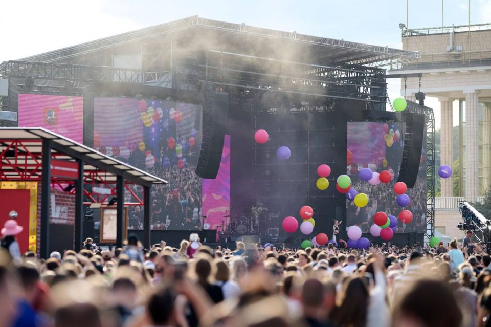 В субботу в Парке Музеон на Крымской набережной пройдёт самый веселый спортивный фестиваль лета — «Летфест 2025»