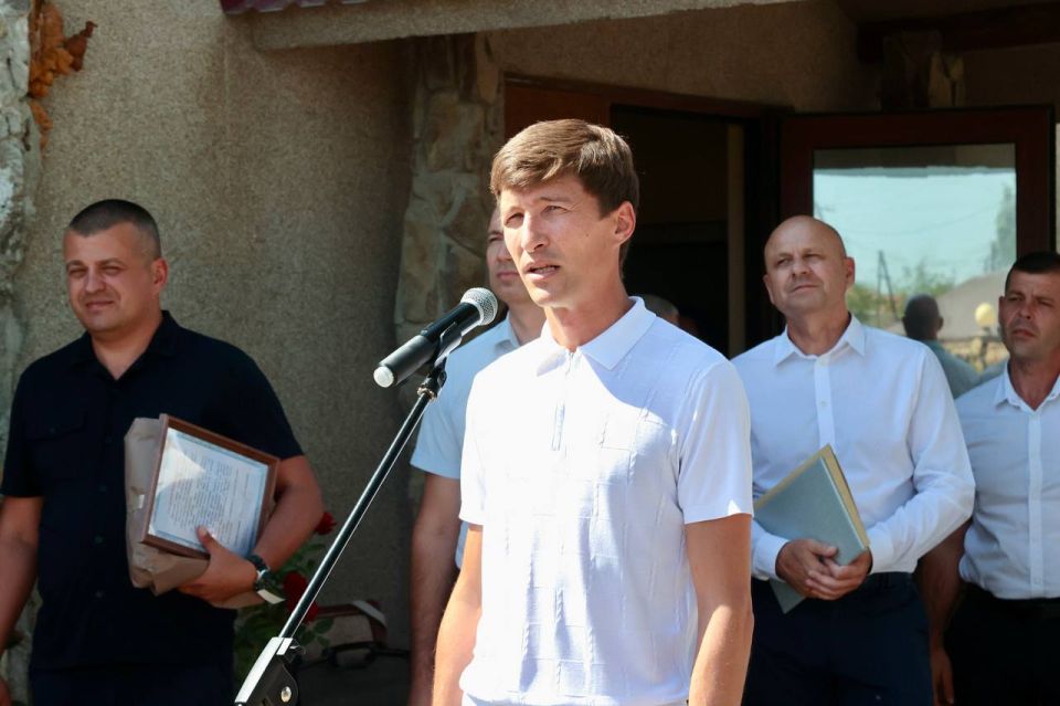 � ����� �������� 100-������ ������ �������� ������� ������������� ����� ˸���� ��������� ���������