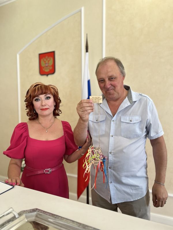 В отделе ЗАГС города Симферополя чествовали Анатолия Геннадьевича и Ирину Петровну Трощенко, отмечавших свой «жемчужный» юбилей супружества - 30-летие брака В отделе ЗАГС города Симферополя чествовали Анатолия Геннадьевича и Ирину Петровну Трощенко, отмечавших свой «жемчужный» юбилей супружества - 30-летие брака