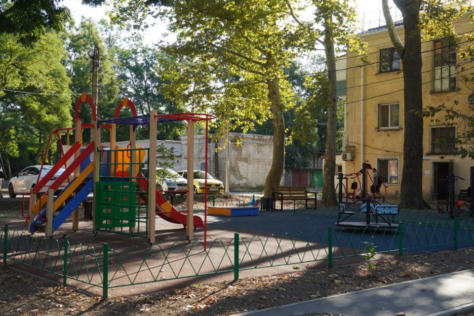 Завершено благоустройство придомовых территорий по ул. Орджоникидзе, 38/10, 44, 40, 46/9, ул. Победы, 4, 6, 8, ул. Черноморской, 4, 6/2, 2/1, ул. Нестерова, 3, 5, 7 Завершено благоустройство придомовых территорий по ул. Орджоникидзе, 38/10, 44, 40, 46/9, ул. Победы, 4, 6, 8, ул. Черноморской, 4, 6/2, 2/1, ул. Нестерова, 3, 5, 7