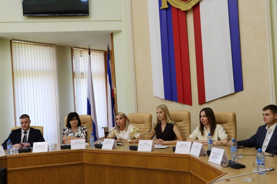 Анастасия Гридчина: В Государственном совете Республики Крым по инициативе Комитета по народной дипломатии, межрегиональным связям и межнациональным отношениям Молодежного парламента Республики Крым состоялась ... Анастасия Гридчина: В Государственном совете Республики Крым по инициативе Комитета по народной дипломатии, межрегиональным связям и межнациональным отношениям Молодежного парламента Республики Крым состоялась ...