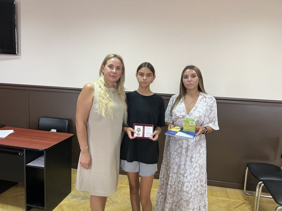 В администрации города прошло торжественное вручение медалей и удостоверений «Дети героев» В администрации города прошло торжественное вручение медалей и удостоверений «Дети героев»