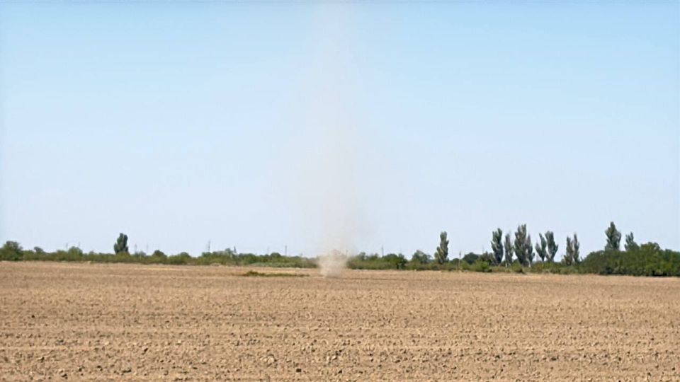 Антон Кравец: Стихия в миниатюре: сегодняшний смерч в Желябовке! Антон Кравец: Стихия в миниатюре: сегодняшний смерч в Желябовке!
