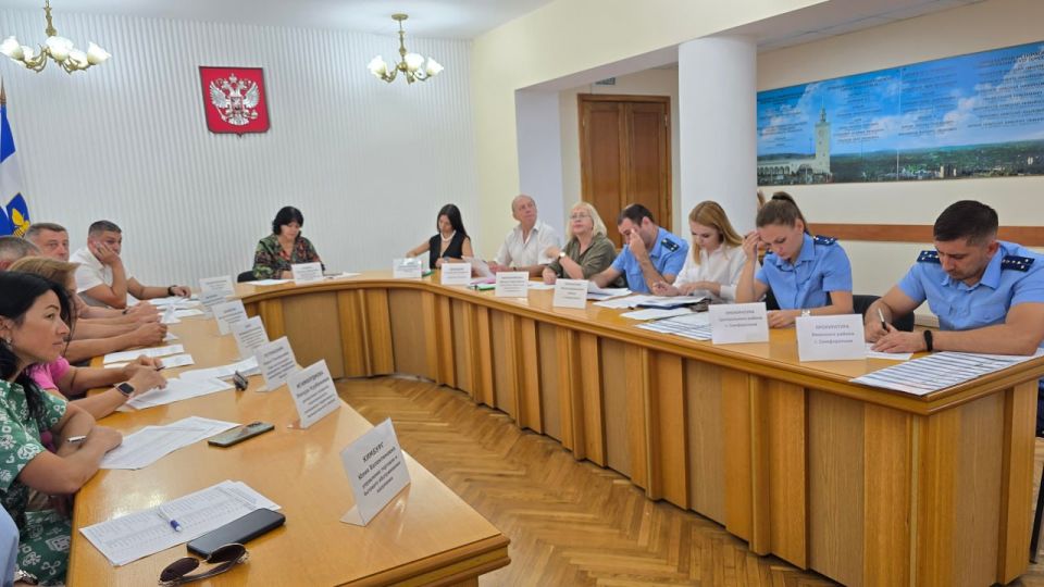 21 августа состоялось заседание рабочей группы Межведомственной комиссии Республики Крым по противодействию нелегальной занятости на территории муниципального образования с участием представителей контрольно-надзорных... 21 августа состоялось заседание рабочей группы Межведомственной комиссии Республики Крым по противодействию нелегальной занятости на территории муниципального образования с участием представителей контрольно-надзорных...
