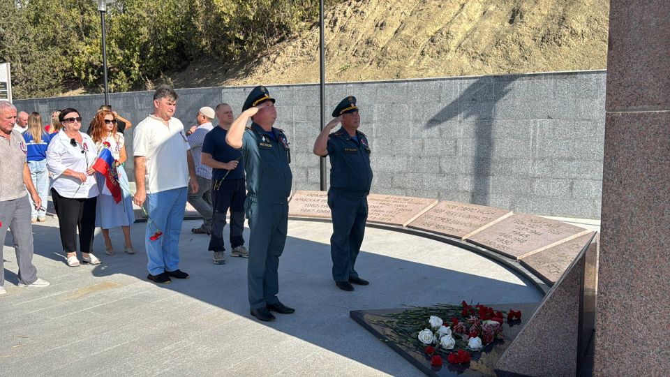 Кирилл Чебышев: Сегодня, в День государственного флага Российской Федерации, принял участие в торжественных мероприятиях, которые состоялись на Холме Славы в Судаке Кирилл Чебышев: Сегодня, в День государственного флага Российской Федерации, принял участие в торжественных мероприятиях, которые состоялись на Холме Славы в Судаке