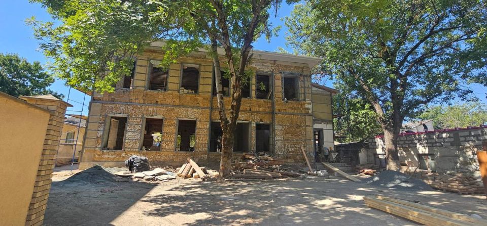 Исполняющий обязанности прокурора Железнодорожного района города Симферополя Михаил Ягун проверил ход капитального ремонта здания АНО «Дом Молодежи», проводимого в рамках национального проекта «Молодежь и дети» Исполняющий обязанности прокурора Железнодорожного района города Симферополя Михаил Ягун проверил ход капитального ремонта здания АНО «Дом Молодежи», проводимого в рамках национального проекта «Молодежь и дети»