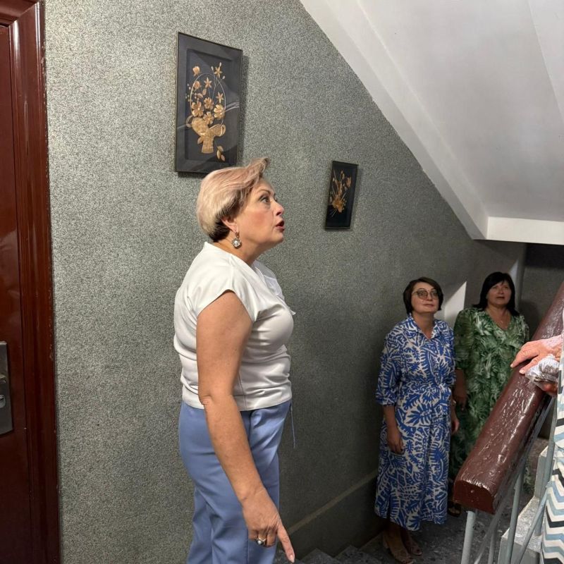 Анжелика Ястребова: С главой муниципального образования - председателем райсовета Ольгой Урайкиной и главой Почтовского поселения Ларисой Буланихиной провели осмотр подъездов и многоквартирных домов в Почтовом Анжелика Ястребова: С главой муниципального образования - председателем райсовета Ольгой Урайкиной и главой Почтовского поселения Ларисой Буланихиной провели осмотр подъездов и многоквартирных домов в Почтовом