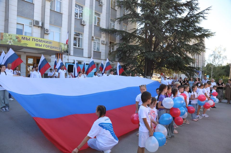В Крыму празднуют День Государственного флага Российской Федерации В Крыму празднуют День Государственного флага Российской Федерации
