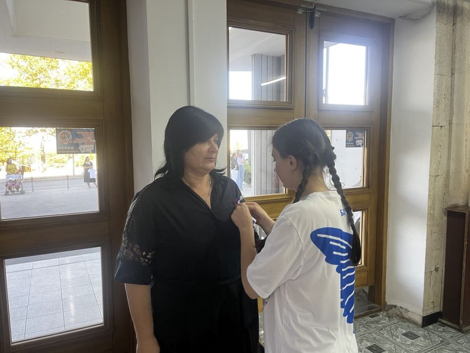 Анжелика Ястребова: Сегодня члены Молодежного совета провели праздничную акцию, посвященную Дню Государственного флага Российской Федерации Анжелика Ястребова: Сегодня члены Молодежного совета провели праздничную акцию, посвященную Дню Государственного флага Российской Федерации