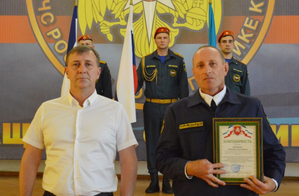 Алексей Ерёменко: Сегодня в актовом зале Главного управления МЧС России по Республике Крым состоялось торжественное мероприятие, посвященное Дню Государственного флага Российской Федерации Алексей Ерёменко: Сегодня в актовом зале Главного управления МЧС России по Республике Крым состоялось торжественное мероприятие, посвященное Дню Государственного флага Российской Федерации