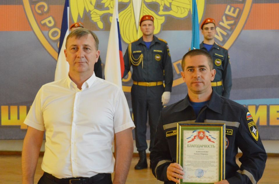 Алексей Ерёменко: Сегодня в актовом зале Главного управления МЧС России по Республике Крым состоялось торжественное мероприятие, посвященное Дню Государственного флага Российской Федерации Алексей Ерёменко: Сегодня в актовом зале Главного управления МЧС России по Республике Крым состоялось торжественное мероприятие, посвященное Дню Государственного флага Российской Федерации