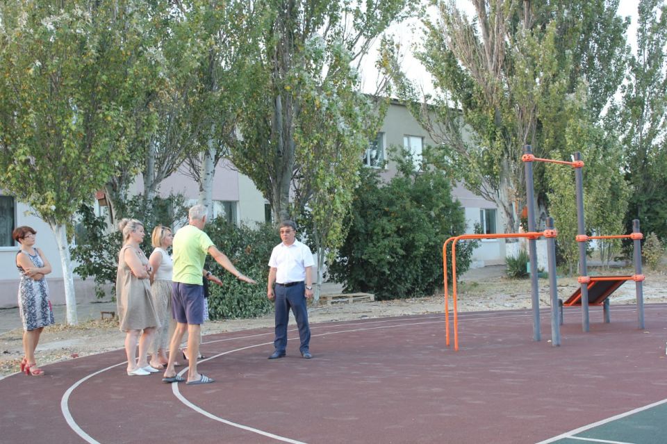 Владимир Ким: В школе № 7 в поселке Приморском завершены работы по установке многофункциональной спортивной площадки Владимир Ким: В школе № 7 в поселке Приморском завершены работы по установке многофункциональной спортивной площадки