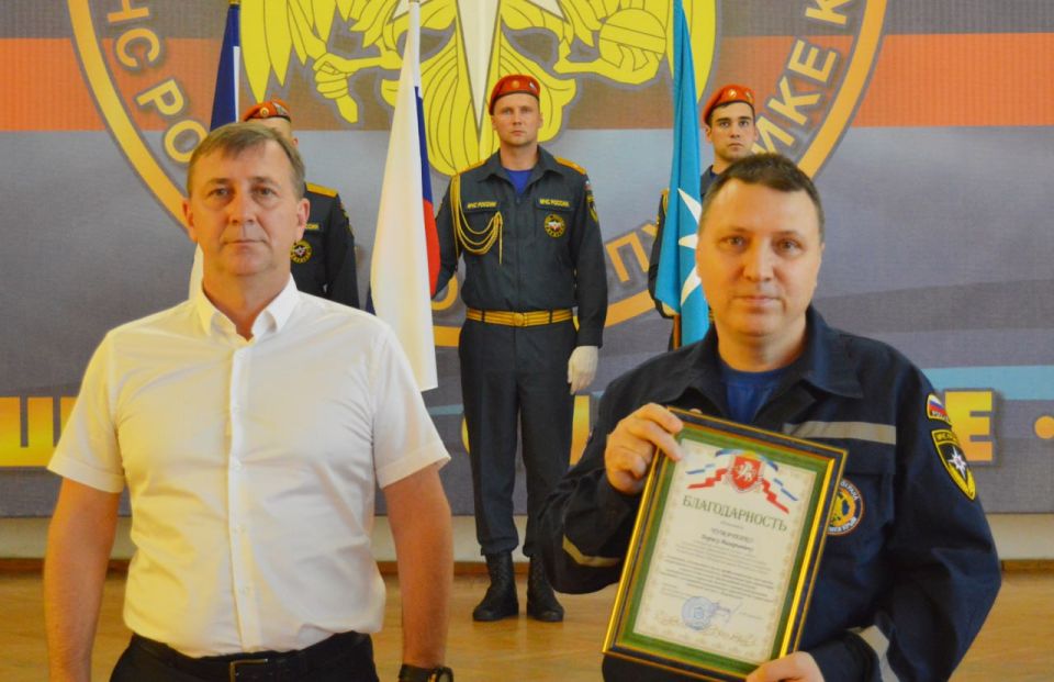 Алексей Ерёменко: Сегодня в актовом зале Главного управления МЧС России по Республике Крым состоялось торжественное мероприятие, посвященное Дню Государственного флага Российской Федерации Алексей Ерёменко: Сегодня в актовом зале Главного управления МЧС России по Республике Крым состоялось торжественное мероприятие, посвященное Дню Государственного флага Российской Федерации