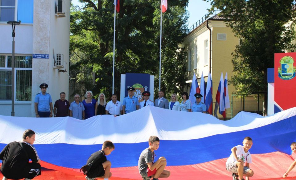 В Крыму празднуют День Государственного флага Российской Федерации В Крыму празднуют День Государственного флага Российской Федерации