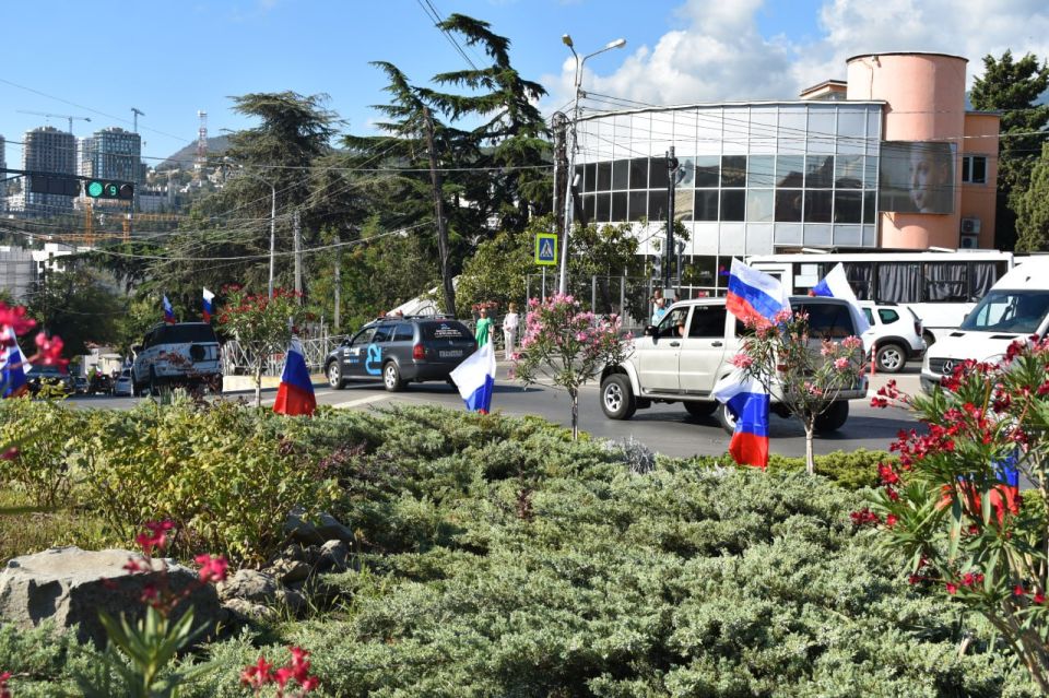 Галина Огнёва: Уважаемые алуштинцы! Сердечно поздравляю вас с Днём Государственного флага Российской Федерации! Галина Огнёва: Уважаемые алуштинцы! Сердечно поздравляю вас с Днём Государственного флага Российской Федерации!