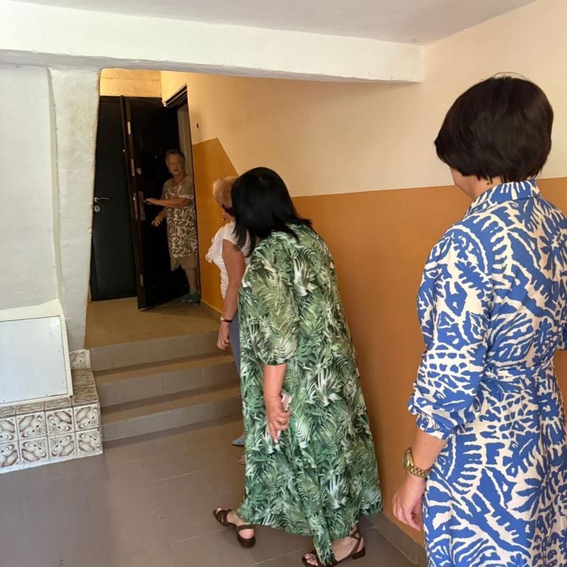Анжелика Ястребова: С главой муниципального образования - председателем райсовета Ольгой Урайкиной и главой Почтовского поселения Ларисой Буланихиной провели осмотр подъездов и многоквартирных домов в Почтовом Анжелика Ястребова: С главой муниципального образования - председателем райсовета Ольгой Урайкиной и главой Почтовского поселения Ларисой Буланихиной провели осмотр подъездов и многоквартирных домов в Почтовом