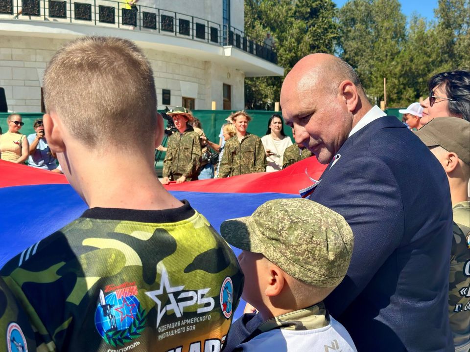 Владимир Немцев: Сегодня мы отмечаем День Государственного флага Российской Федерации — символа нашей великой державы, её суверенитета и исторической преемственности Владимир Немцев: Сегодня мы отмечаем День Государственного флага Российской Федерации — символа нашей великой державы, её суверенитета и исторической преемственности