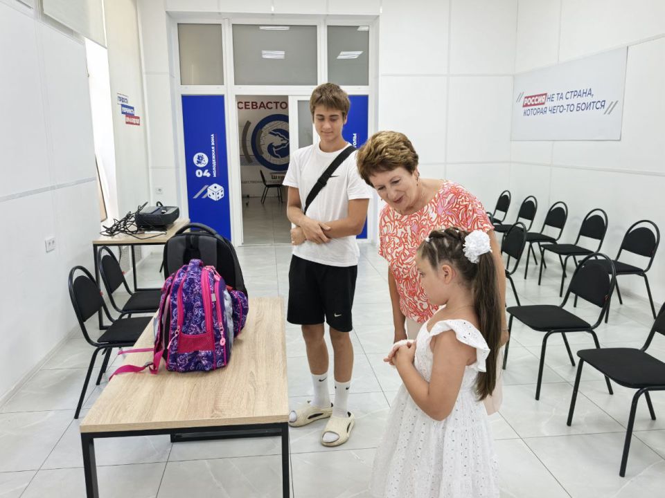 Екатерина Алтабаева: В штабе общественной поддержки Севастополь встретилась еще с одной семьей в рамках федеральной благотворительной акции «Единой России» «Собери ребенка в школу» Екатерина Алтабаева: В штабе общественной поддержки Севастополь встретилась еще с одной семьей в рамках федеральной благотворительной акции «Единой России» «Собери ребенка в школу»