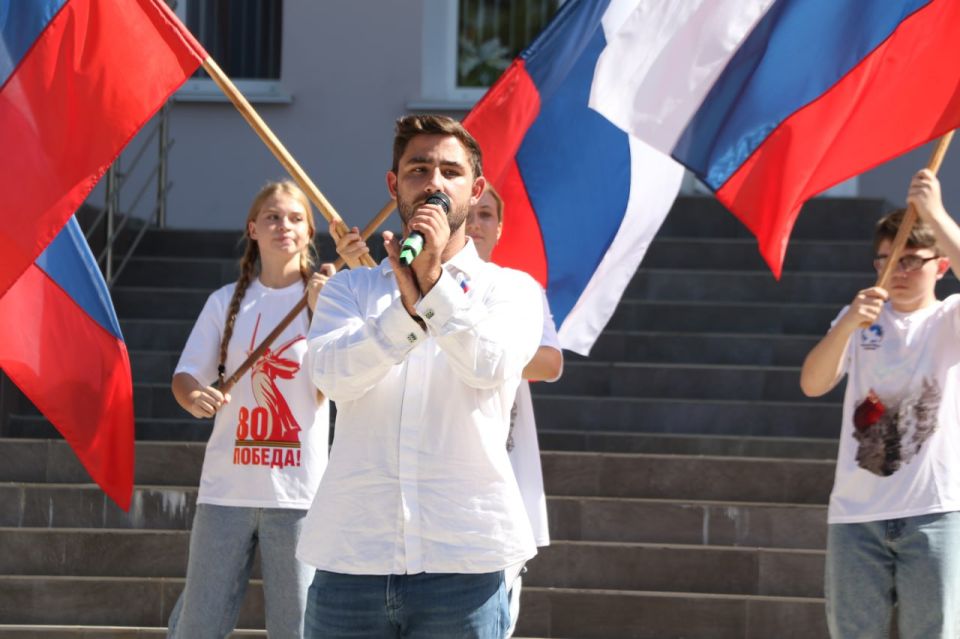 Ольга Урайкина: В районном Доме культуры состоялось праздничное мероприятие, приуроченное ко Дню государственного флага Российской Федерации Ольга Урайкина: В районном Доме культуры состоялось праздничное мероприятие, приуроченное ко Дню государственного флага Российской Федерации