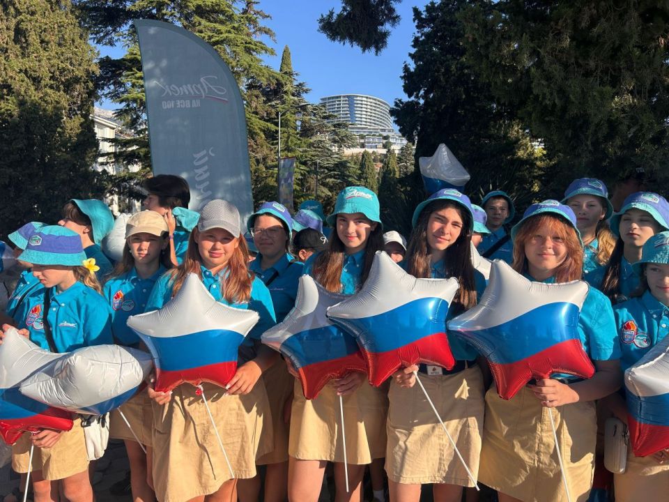 В Крыму празднуют День Государственного флага Российской Федерации В Крыму празднуют День Государственного флага Российской Федерации
