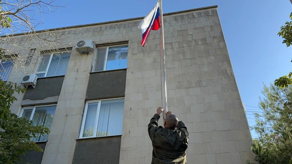 В Черноморском районе стартовало празднование Дня флага России В Черноморском районе стартовало празднование Дня флага России