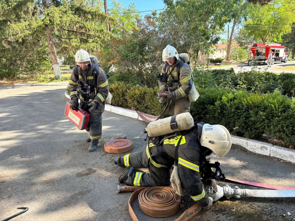 Пожарно-тактические учения в Нижнегорской больнице Пожарно-тактические учения в Нижнегорской больнице