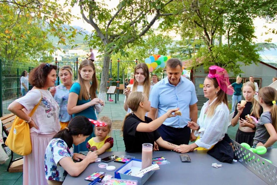 Константин Шимановский: Под радостные крики детворы на Красноармейской, 36 открыта новая многофункциональная площадка Константин Шимановский: Под радостные крики детворы на Красноармейской, 36 открыта новая многофункциональная площадка