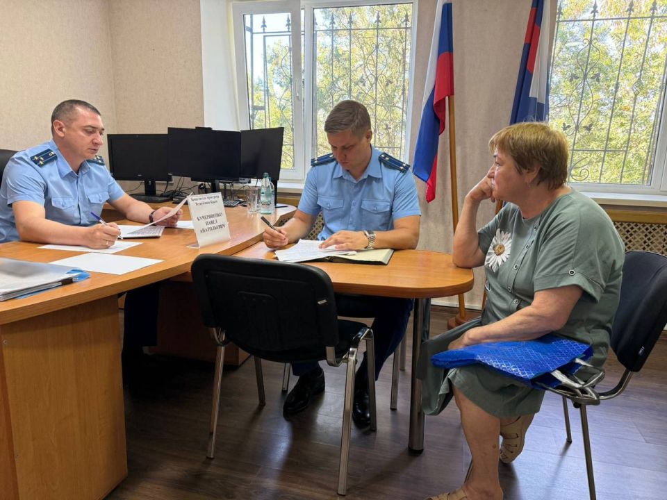 В минувшую пятницу, 22 августа 2025 года, заместитель прокурора Республики Крым Павел Кучерявенко провел выездной прием жителей Ленинского района