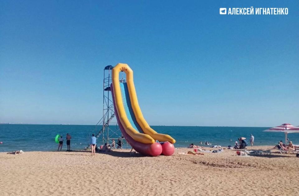 В Керчи на пляже нашли опасные аттракционы В Керчи на пляже нашли опасные аттракционы