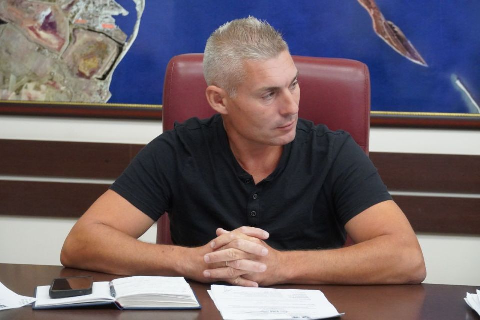Глава администрации Керчи Олег Каторгин провел аппаратное совещание, в котором приняли участие заместители главы администрации и начальники структурных подразделений Глава администрации Керчи Олег Каторгин провел аппаратное совещание, в котором приняли участие заместители главы администрации и начальники структурных подразделений