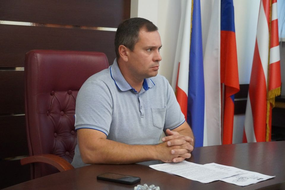 Глава администрации Керчи Олег Каторгин провел аппаратное совещание, в котором приняли участие заместители главы администрации и начальники структурных подразделений Глава администрации Керчи Олег Каторгин провел аппаратное совещание, в котором приняли участие заместители главы администрации и начальники структурных подразделений