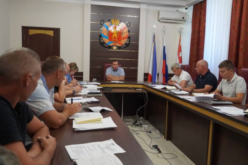 Глава администрации Керчи Олег Каторгин провел аппаратное совещание, в котором приняли участие заместители главы администрации и начальники структурных подразделений Глава администрации Керчи Олег Каторгин провел аппаратное совещание, в котором приняли участие заместители главы администрации и начальники структурных подразделений