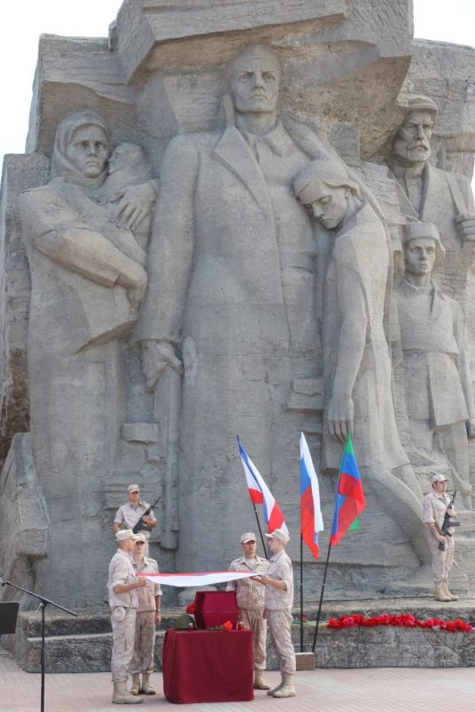 Торжественная церемония передачи останков красноармейца Исабекова Магомедкерима делегации из Дагестана состоялась у подножия Аджимушкайских каменоломен Торжественная церемония передачи останков красноармейца Исабекова Магомедкерима делегации из Дагестана состоялась у подножия Аджимушкайских каменоломен