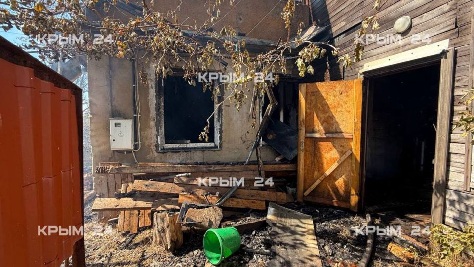 Жилые дома пострадали от огня в Симферопольском районе Жилые дома пострадали от огня в Симферопольском районе
