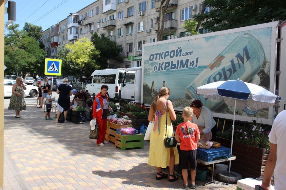 В Керчи продолжается борьба со стихийной торговлей В Керчи продолжается борьба со стихийной торговлей
